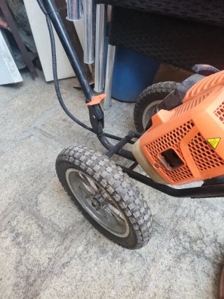 Desbrozadora de gasolina naranja