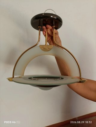 Lámpara de techo moderna dorada y marrón
