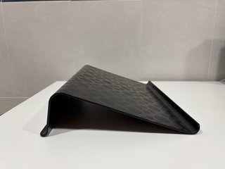 Soporte portátil BRADA (IKEA)