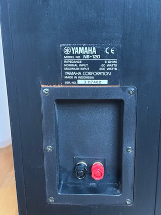 Pareja Altavoces Yamaha Columna NS-120