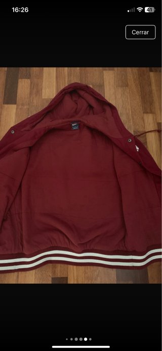 Cazadora Nike Roja con Capucha