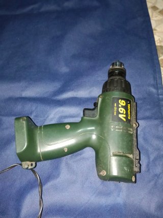 Taladro 9.6V con cargador y batería