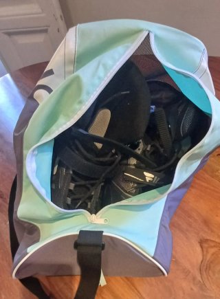Patines en línea, protecciones y casco