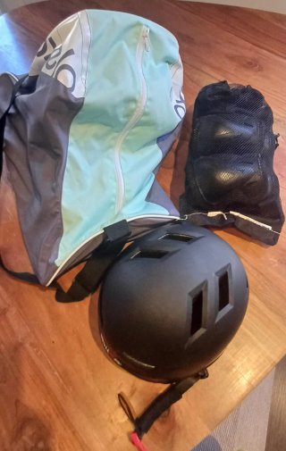 Patines en línea, protecciones y casco