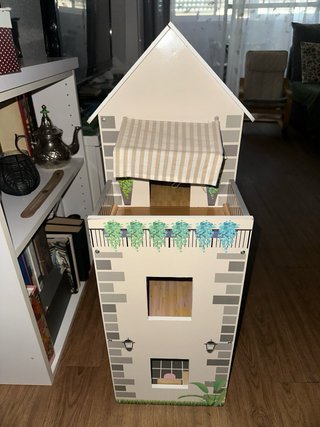 Casa de muñecas de madera grande
