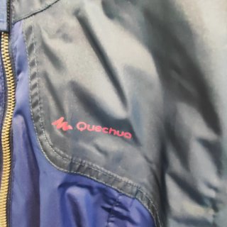 Cortavientos Quechua Azul y rojo