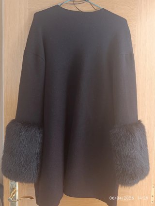 Abrigo Zara Negro con Puños Peludos