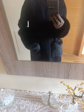 Abrigo Zara Negro con Puños Peludos