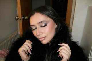 Servicio de maquillaje profesional.