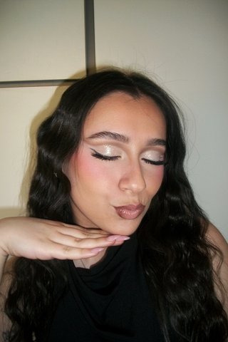 Servicio de maquillaje profesional.