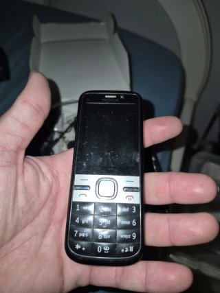 Nokia 2 telefoni cellulari con accessori
