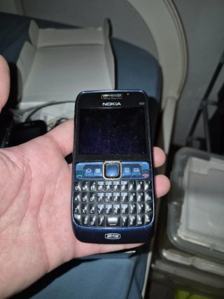 Nokia 2 telefoni cellulari con accessori