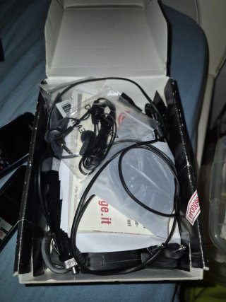 Nokia 2 telefoni cellulari con accessori