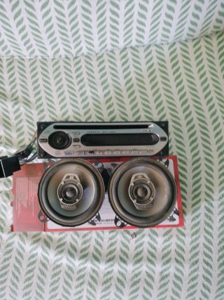 Autorradio Sony y altavoces Kenwood