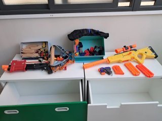 Lote Juguetes: Pistolas Nerf y Trenes Madera