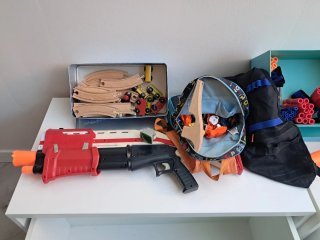 Lote Juguetes: Pistolas Nerf y Trenes Madera