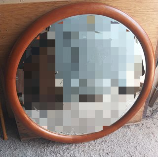 Cómoda de madera oscura+espejo+mesita