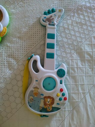 Juguetes: Guitarra y Volante Coche Bebé
