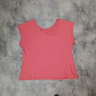 Camiseta rosa con estampado blanco