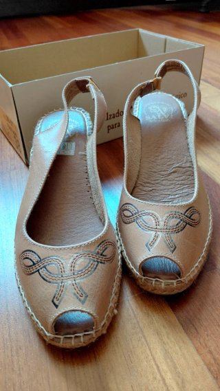 Sandalias cuña yute piel beige
