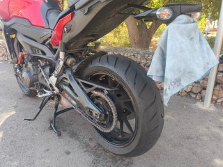 Moto Deportiva Roja y Negra