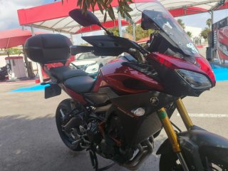 Moto Deportiva Roja y Negra