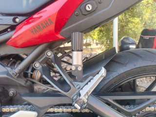 Moto Deportiva Roja y Negra