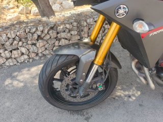 Moto Deportiva Roja y Negra