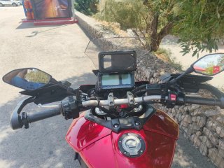 Moto Deportiva Roja y Negra