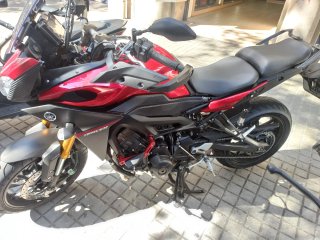 Moto Deportiva Roja y Negra