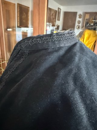 Capa antigua negra