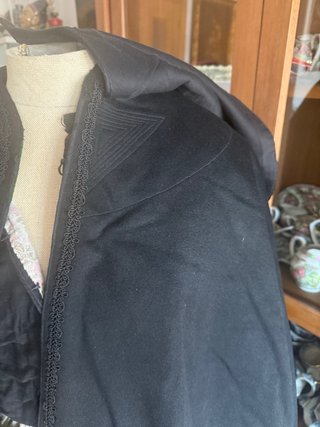 Capa antigua negra