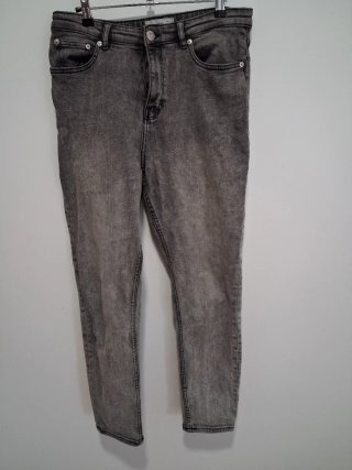 Pantalón vaquero gris desgastado
