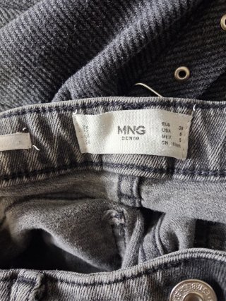 Pantalón vaquero gris desgastado