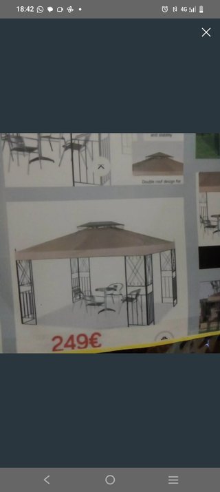 Carpa de jardín beige y negra