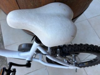 Bicicleta infantil blanca