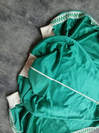 Chaqueta deportiva retro verde y blanca