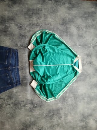 Chaqueta deportiva retro verde y blanca