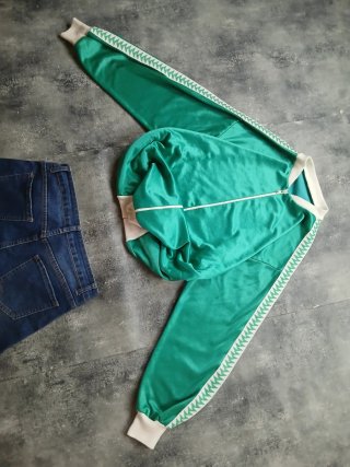 Chaqueta deportiva retro verde y blanca