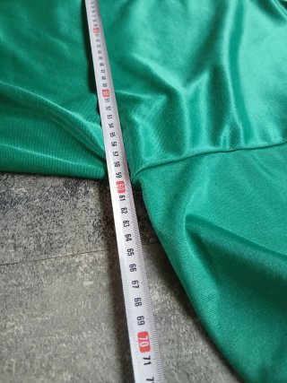 Chaqueta deportiva retro verde y blanca