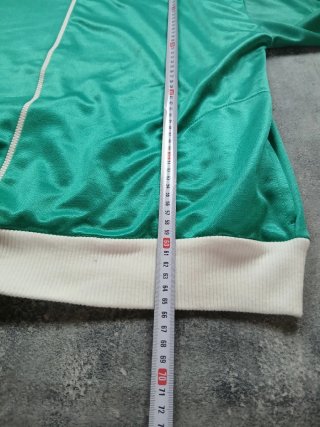 Chaqueta deportiva retro verde y blanca