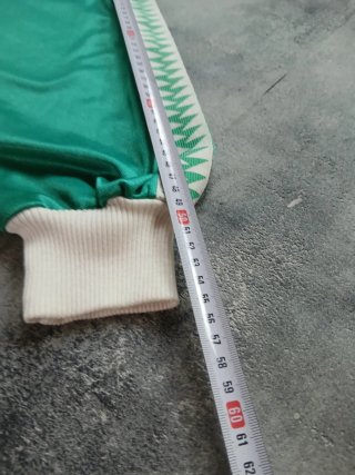 Chaqueta deportiva retro verde y blanca