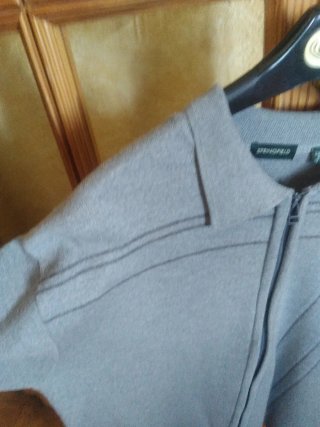 Chaqueta gris con cremallera para hombre