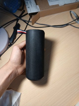 Altavoz Bluetooth de ale-hop Tubo Negro con cable.