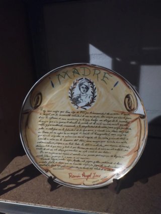 Plato decorativo Madre Ramón Ángel Jara