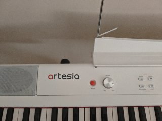 Piano Artesia Performer con soporte