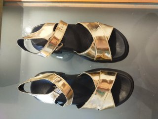 Sandalias Gadea by Lodi doradas.
