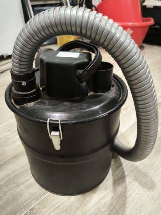 Aspirador de cenizas metálico