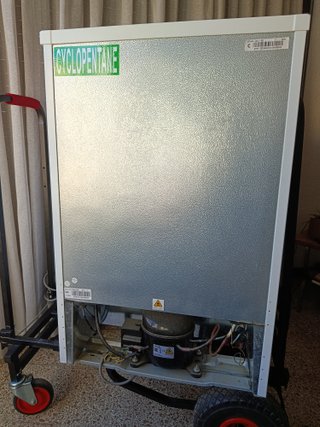 Congelador vertical 87L de 3 calaixos