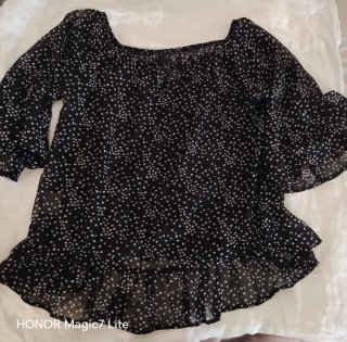 Blusa nera con simil cuoricini